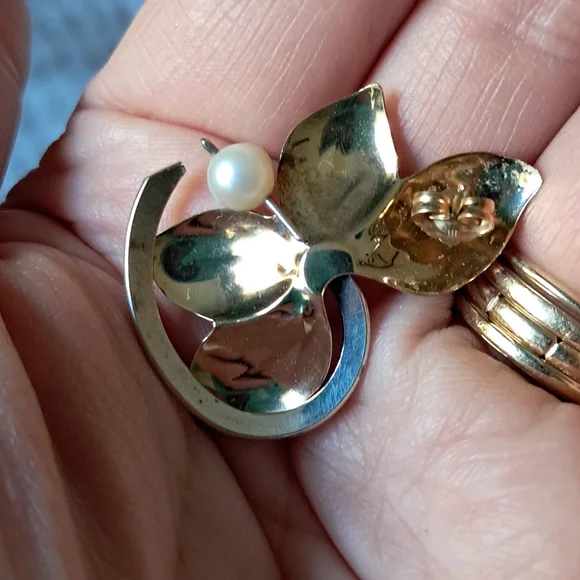 Vintage 12kt Gold & Sterling Silver Floral Earrings With Pearl Accent & Leaves - Picture 3 of 6